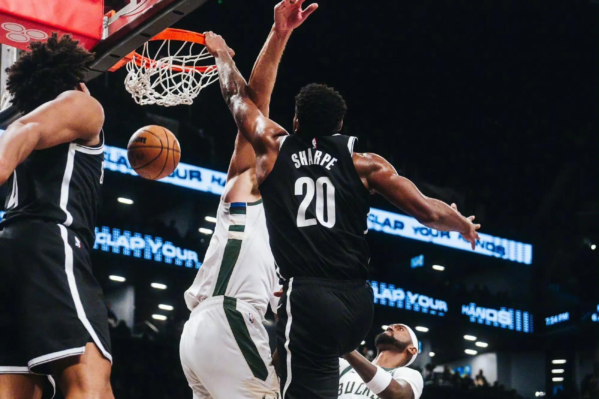 九游平台-赛前巴塞罗那备战荷甲关键时刻布鲁克林篮网扳平良机，阿扎伦卡在日本队比赛中晋级看傻球迷 